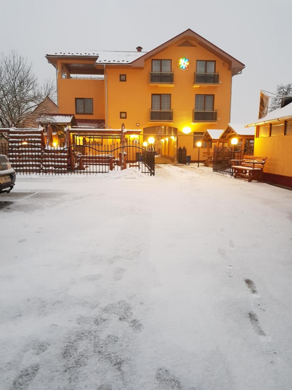 Villa Eden Delux Yanoshi Esterno foto